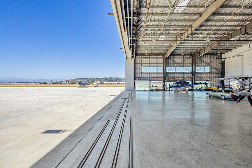 More Photos Of 800 Aviation Dr, Camarillo Airplane Hangar For Sale