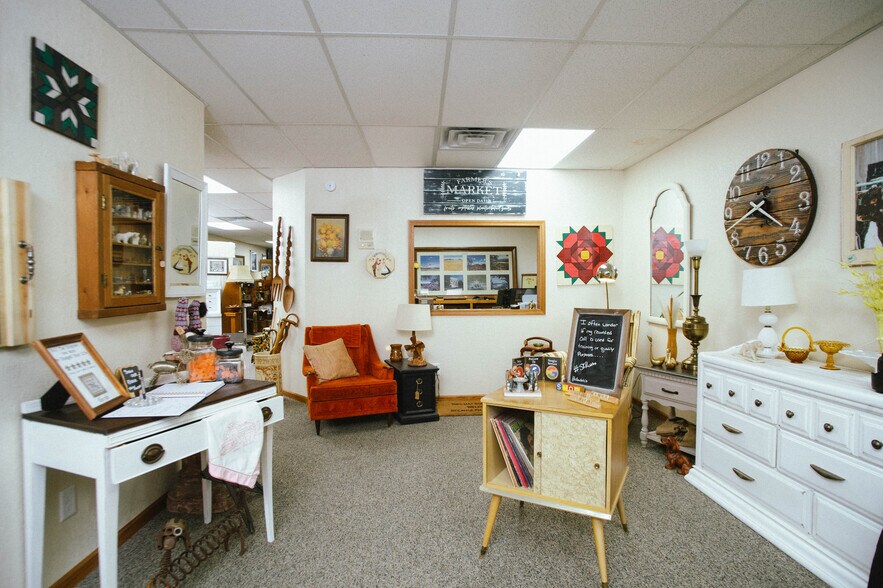 More Photos Of 112-116 E Court Ave, Winterset Storefront Retail Residential For Sale