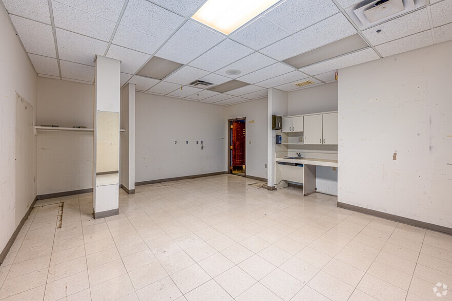 More Photos Of 2590 Citiplace Ct, Baton Rouge Freestanding For Lease