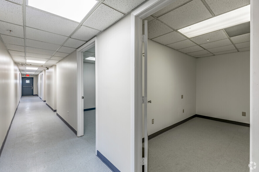 More Photos Of 2401 72nd St N, Saint Petersburg Manufacturing For Sale