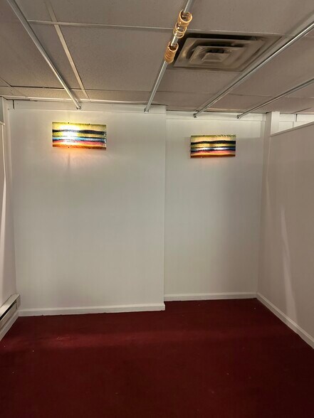 More Photos Of 595-597 Avenue of the Americas, New York Storefront Retail Residential For Lease