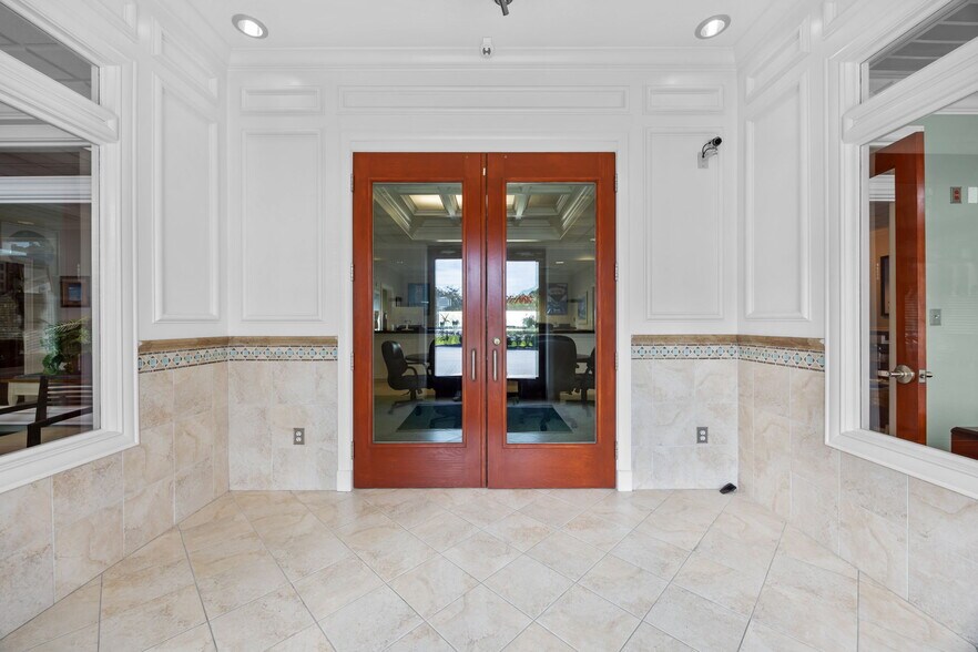 More Photos Of 8468 Caratoke Hwy, Powells Point Bank For Lease