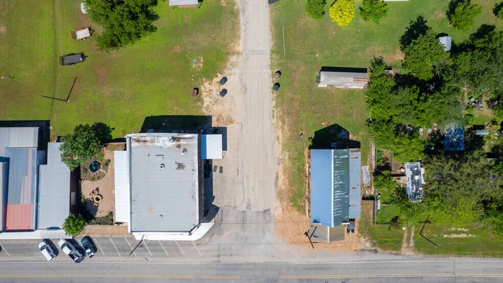 More Photos Of 622 Main st, Blanket Storefront Retail Office For Sale