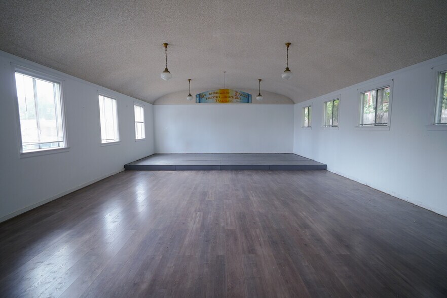 More Photos Of 2030 Glendale Blvd, Los Angeles Specialty For Sale