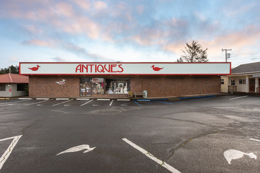 More Photos Of 3128 Ne Highway 101, Lincoln City Storefront For Sale