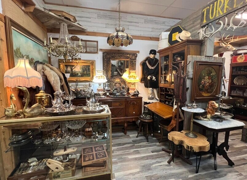 More Photos Of 4034-4036 Grand Blanc Rd, Swartz Creek Freestanding For Sale