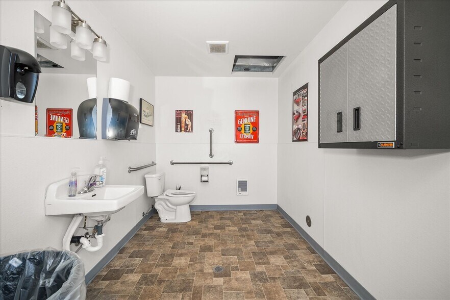 More Photos Of 10915 W Fast Ln, Airway Heights Specialty For Sale