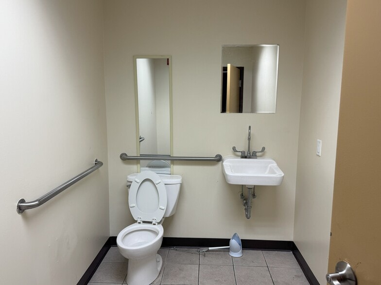 More Photos Of 4446-4450 Park Heights Ave, Baltimore Storefront For Lease