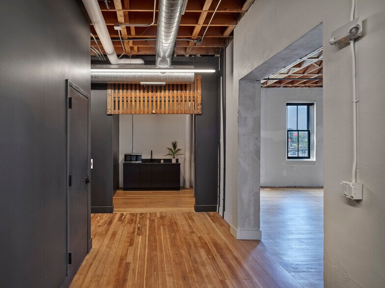 More Photos Of 1201 Keosauqua Way, Des Moines Restaurant For Lease