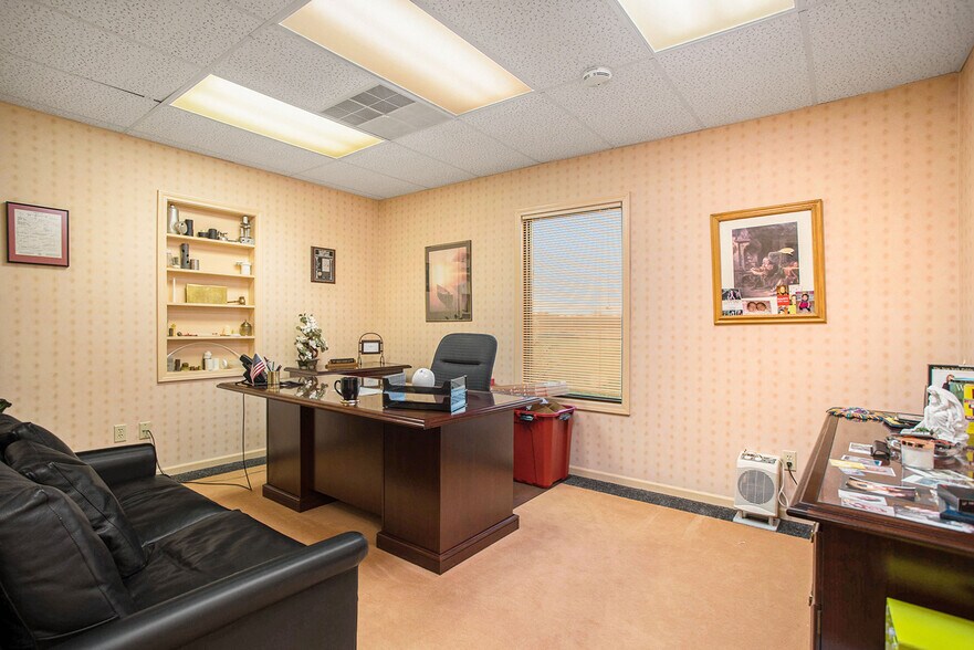 More Photos Of 1500 Kdf Dr, Three Rivers Office For Sale