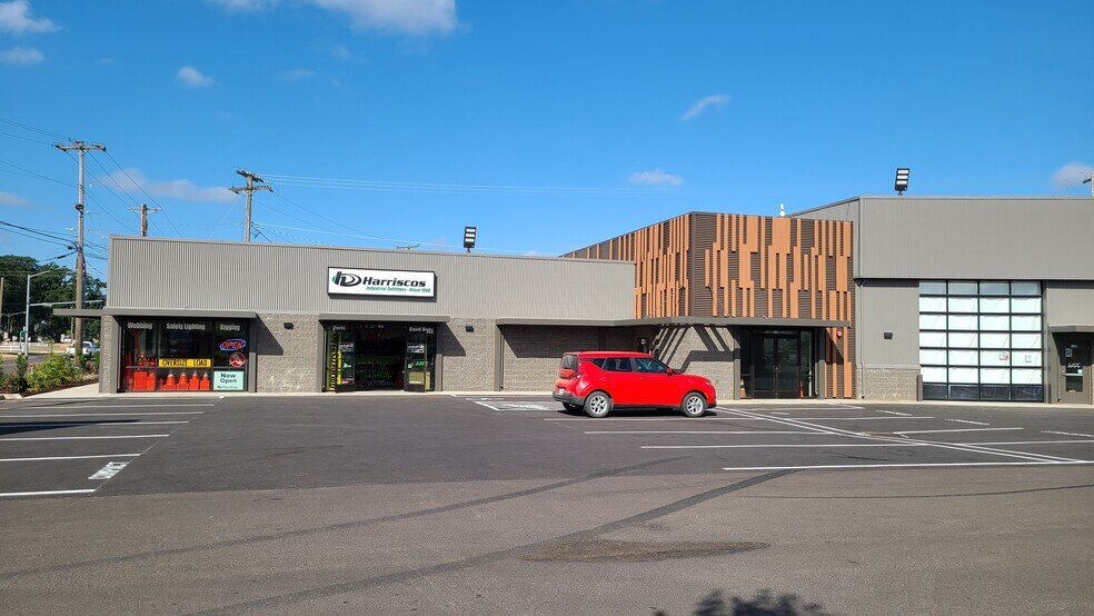 More Photos Of 1793 Silverton Rd NE, Salem Freestanding For Lease