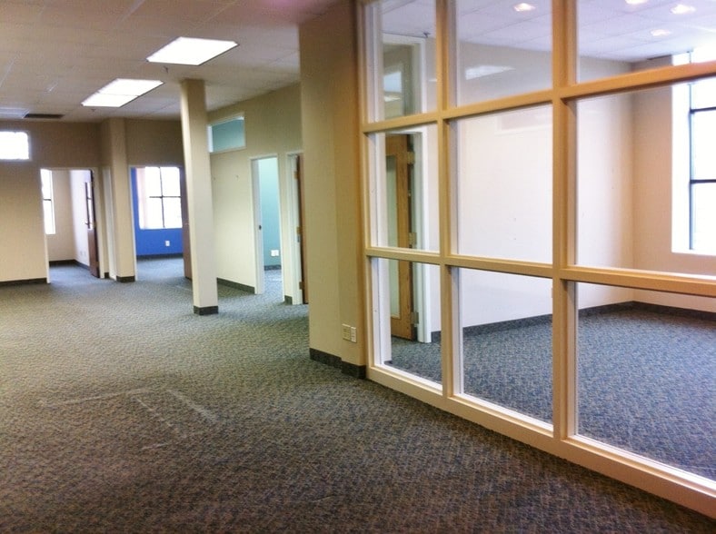 More Photos Of 2324 University Ave W, Saint Paul Loft Creative Space For Lease