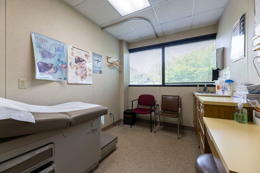 More Photos Of 360 Kingstown Rd, Narragansett Medical For Lease