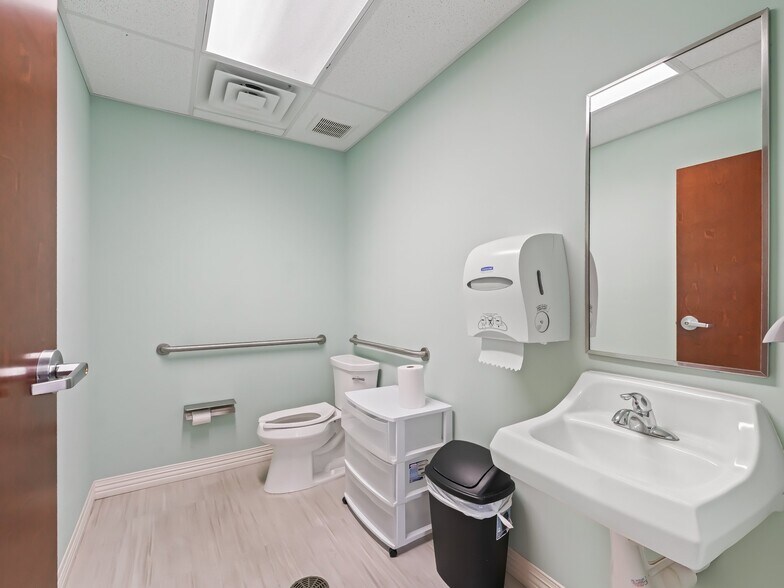 More Photos Of 4636 Bellwether Ln, Oxford Medical For Lease