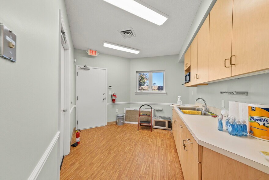 More Photos Of 2567 Huntcliff Ln, Panama City Medical For Lease