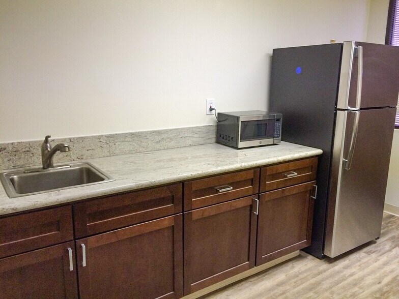 More Photos Of 360 Mobil Ave, Camarillo Office For Lease