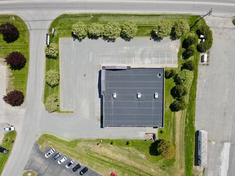 More Photos Of 108 Community Dr, Newport Freestanding For Lease