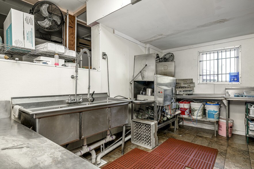 More Photos Of 100 E Fort Macon Rd, Atlantic Beach Restaurant For Sale