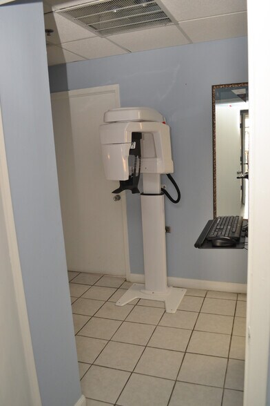More Photos Of 2071 Irving Park Rd, Hanover Park Medical For Lease