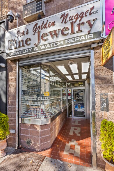 More Photos Of 30-14 Steinway St, Astoria Storefront Retail Office For Lease