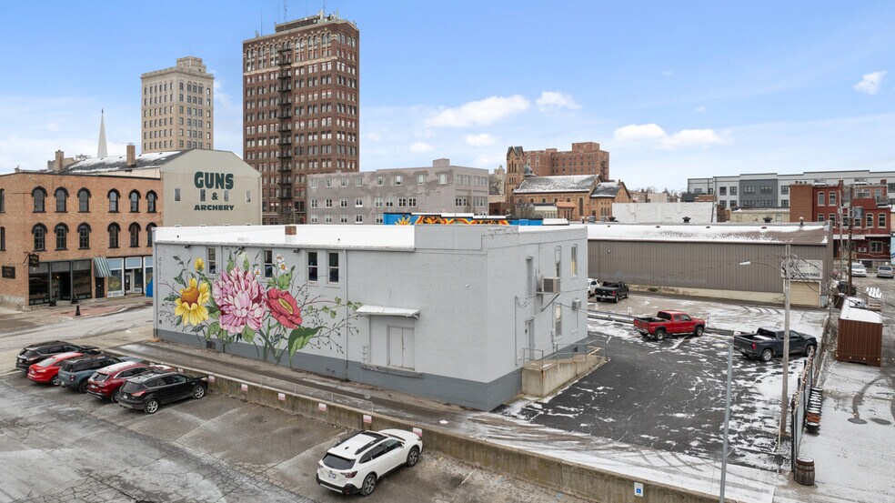 More Photos Of 132 W Pearl St, Jackson Storefront For Sale