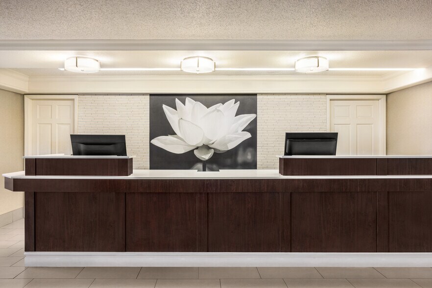 More Photos Of 12822 N Interstate 35, Live Oak Hotel For Sale