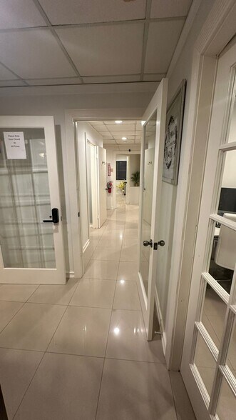 More Photos Of 7800 W Oakland Park Blvd, Sunrise Medical For Sale