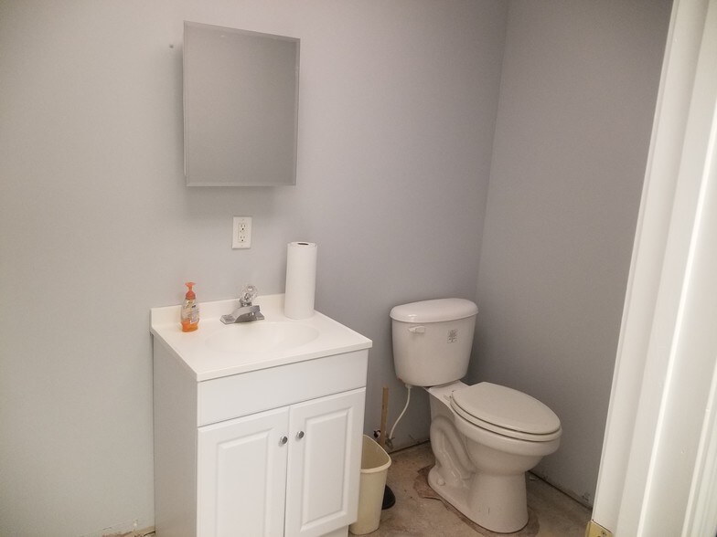 More Photos Of 200 W Harrison St, Dillon Office For Lease