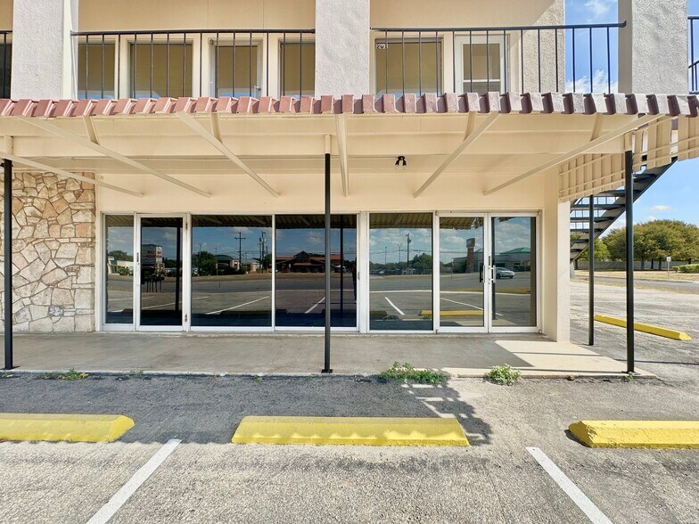 More Photos Of 7205 Bandera Rd, San Antonio Unknown For Lease