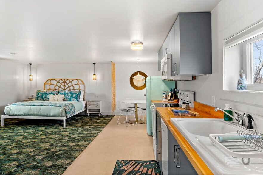 More Photos Of 741 Ocean Blvd, Rye Hotel For Sale