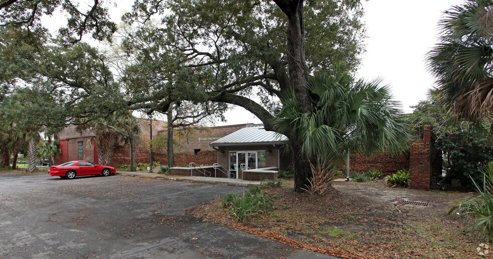 More Photos Of 119 Gregory St, Pensacola Office For Lease