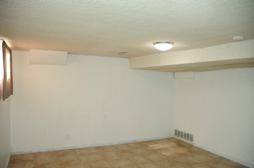 More Photos Of 2770 W 5400 S, Salt Lake City Flex For Sale