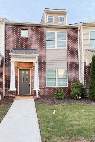 More Photos Of 422 Falls Pt SW, Madison Flex For Sale