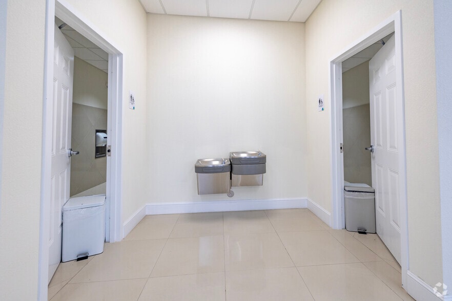 More Photos Of 3211-3231 Coors Blvd SW, Albuquerque Unknown For Lease