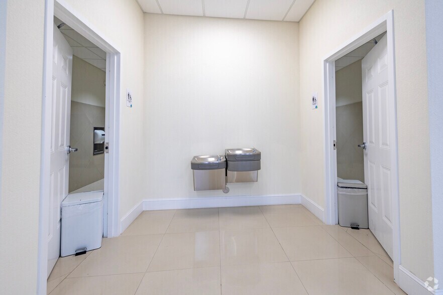 More Photos Of 3211-3231 Coors Blvd SW, Albuquerque Unknown For Lease