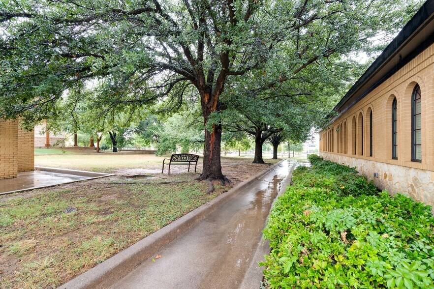 More Photos Of 1727 Keller Pky, Keller Coworking Space