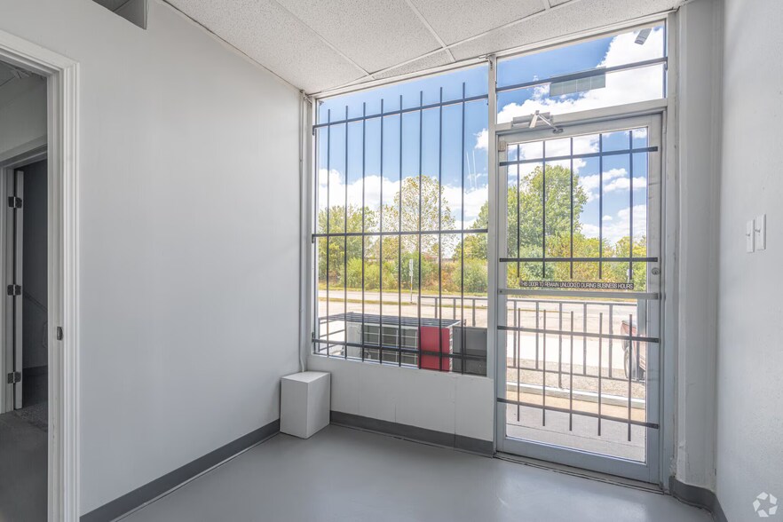 More Photos Of 5900-5934 S Loop Fwy, Houston Unknown For Lease