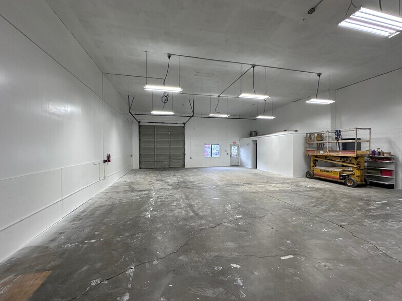 More Photos Of 32054 Old Highway 34, Tangent Warehouse For Lease