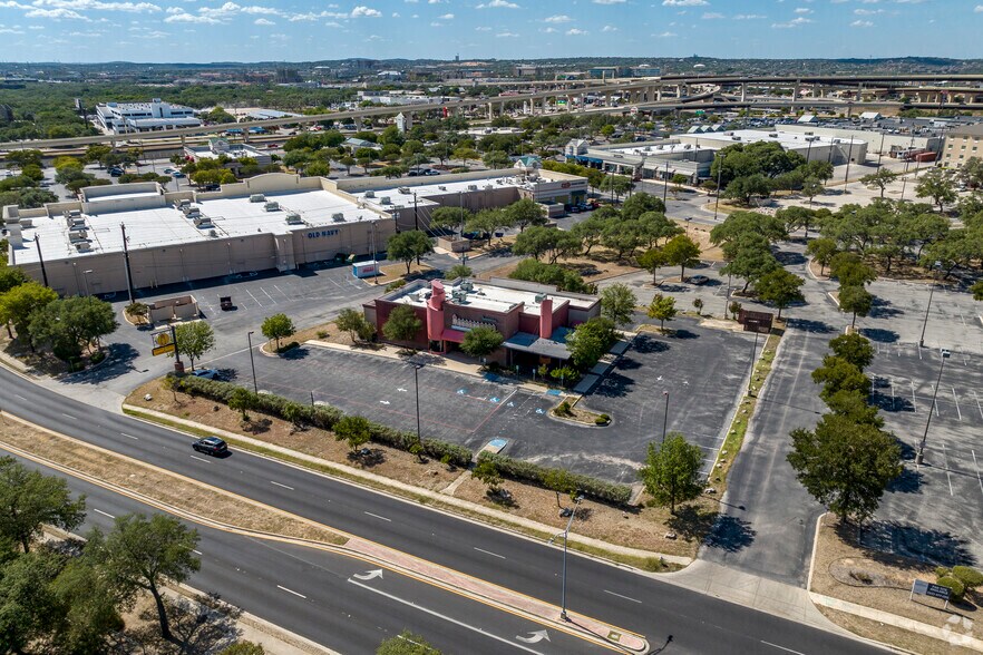 More Photos Of 17660 Henderson Pass, San Antonio Restaurant For Sale