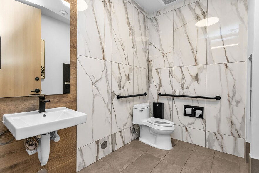 More Photos Of 5060 Tennyson Pky, Plano Medical For Sale