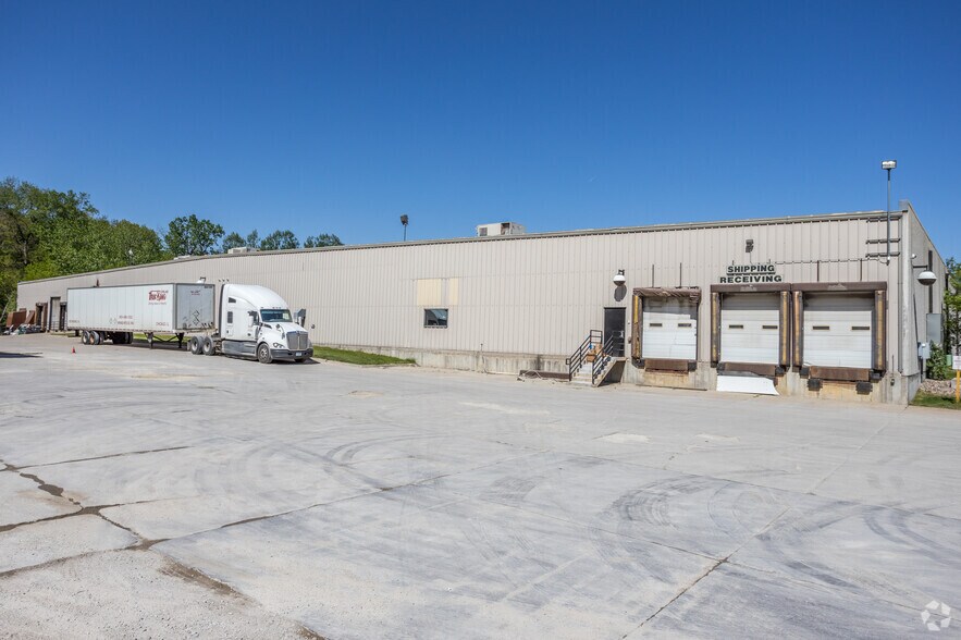 More Photos Of 1202 Thomas Beck Rd, Des Moines Flex For Lease