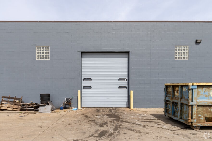 More Photos Of 33891 Doreka Dr, Fraser Warehouse For Lease