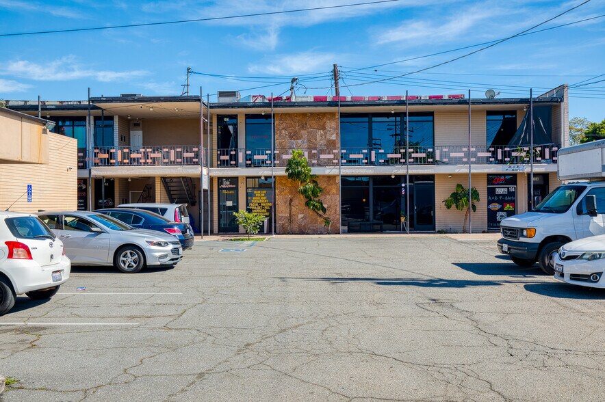 More Photos Of 2000-2010 W Lincoln Ave, Anaheim Freestanding For Sale