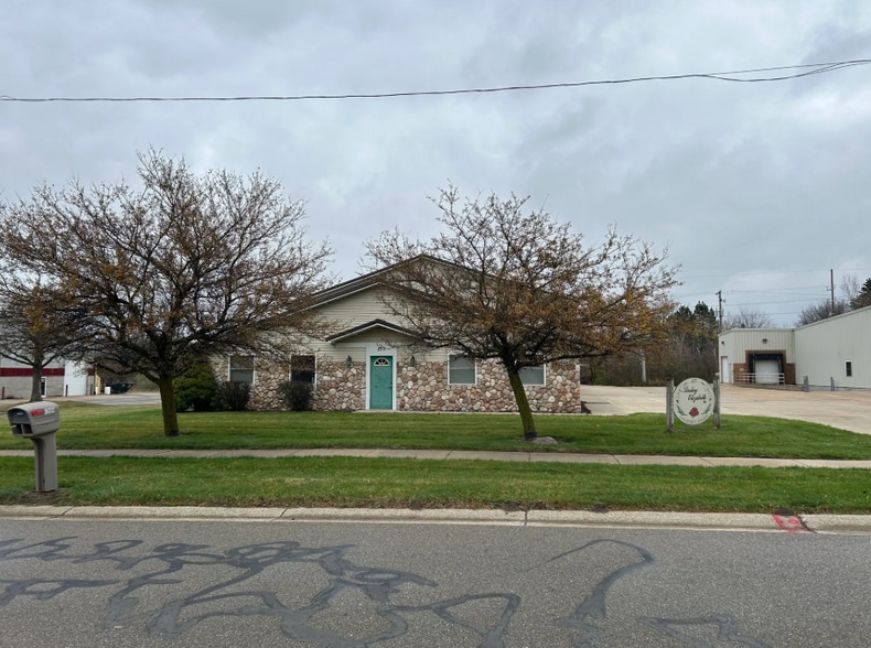 More Photos Of 877 Whitney Dr, Lapeer Warehouse For Lease
