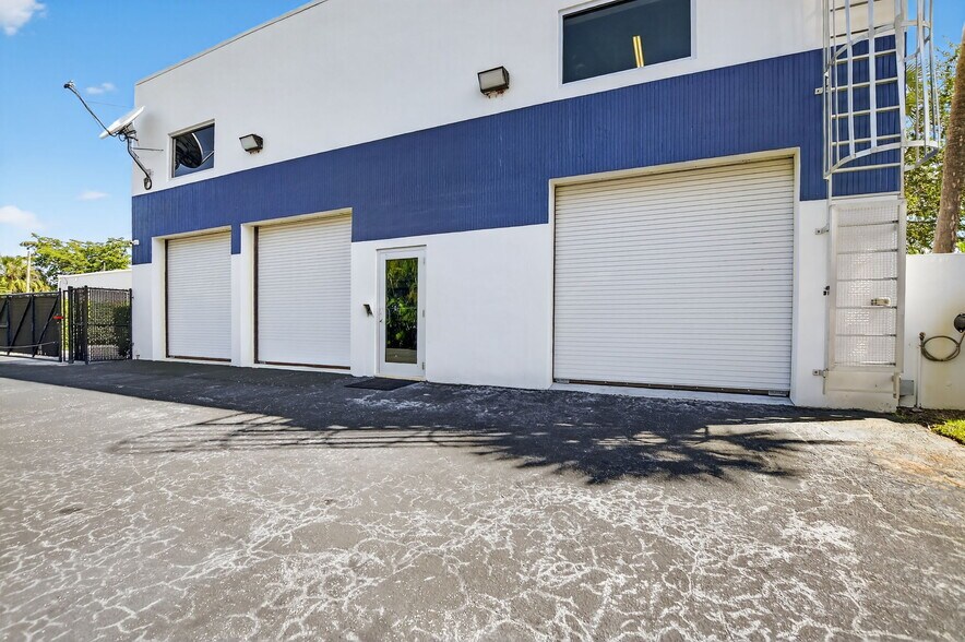 More Photos Of 442 NW 35th St, Boca Raton Office For Sale