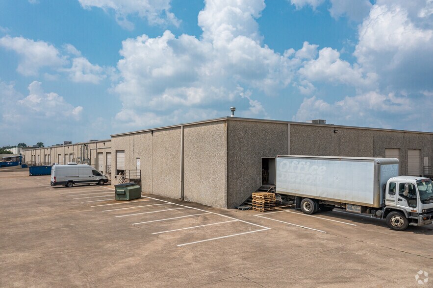 More Photos Of 1517 W Carrier Pky, Grand Prairie Research And Development For Lease