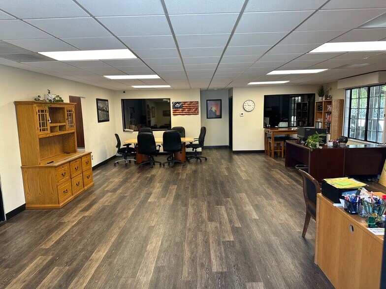 More Photos Of 5877 E Clinton Ave, Fresno Warehouse For Lease