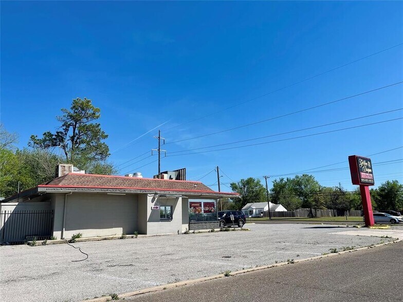More Photos Of 9301 NE 10th St, Oklahoma City Fast Food For Sale