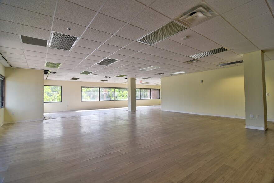 More Photos Of 1150 Cleveland St, Clearwater Office For Lease