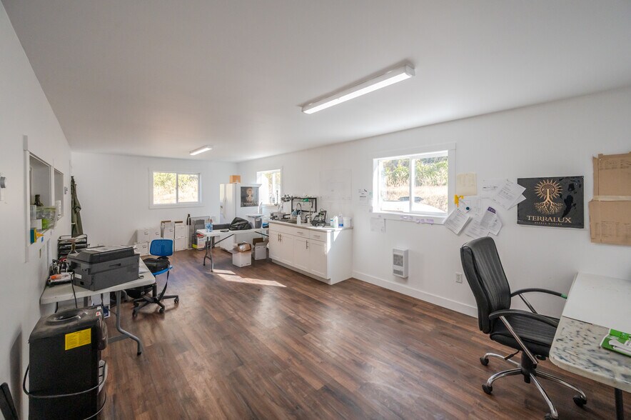 More Photos Of 1002 British Columbia 3, Cawston Winery Vineyard For Sale